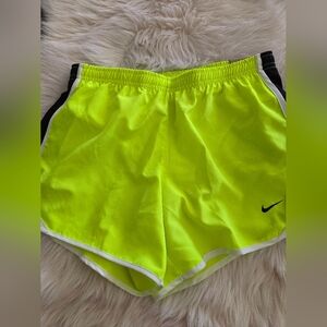 Nike One Big Girls Dri-FIT High-Waisted Woven Training Shorts. Size L. NWT